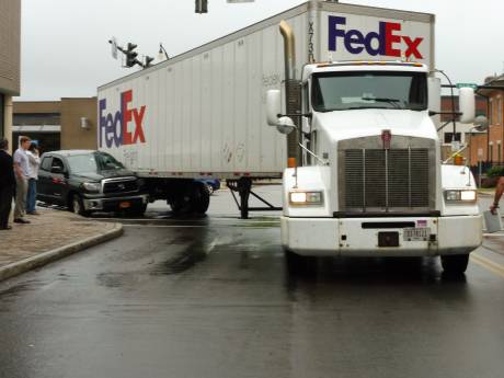 toyota tundra in collision with semi #4