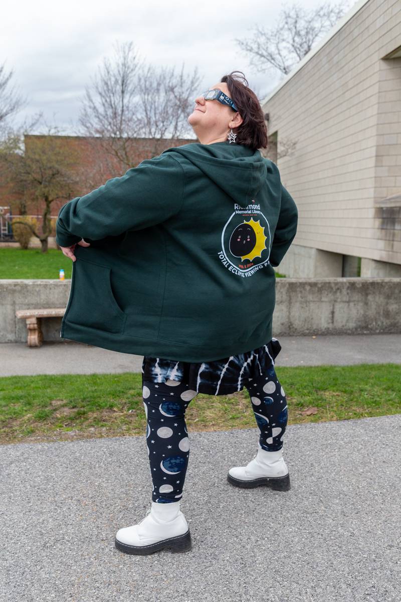 A Library supporter is wearing Eclipse leggings.   Photo by Steve Ognibene