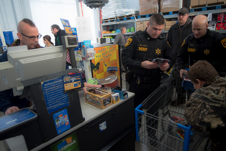 walmartcopshopdec192015-11.jpg