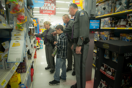 walmartcopshopdec192015-9.jpg