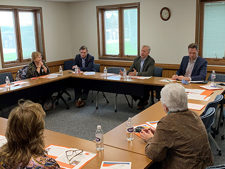 6._discussing_legislative_priorities.jpg