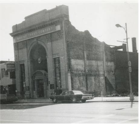 picture_5_liberty_national_bank_and_trust.jpg