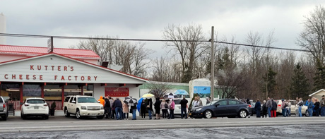 kutter_-_waiting_to_get_into_the_outlet_store_-_022023.jpg