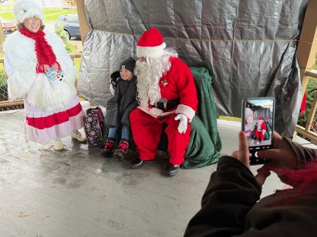 santa_and_mrs.jpg