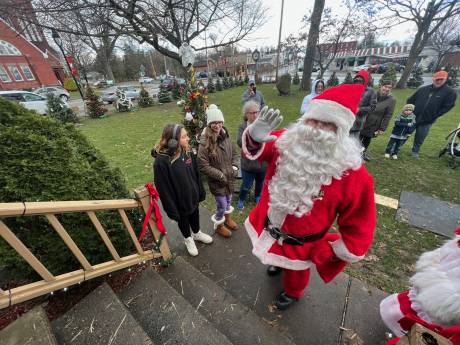 santa_on_stairs.jpg