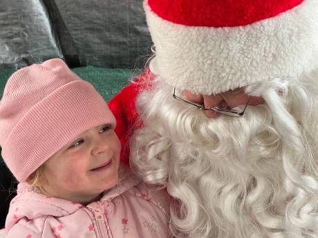 santa_with_girl.jpg