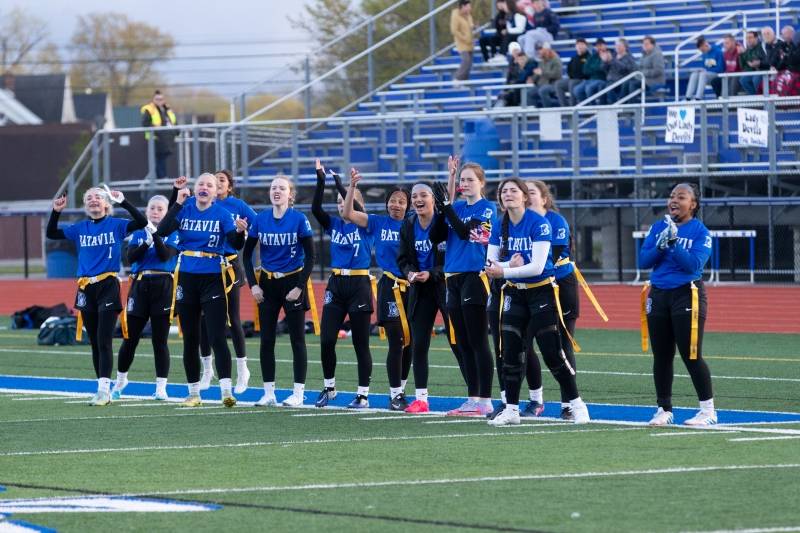 Batavia squad sharing excitment after touchdown to regain the lead in first half.  Photo by Steve Ognibene