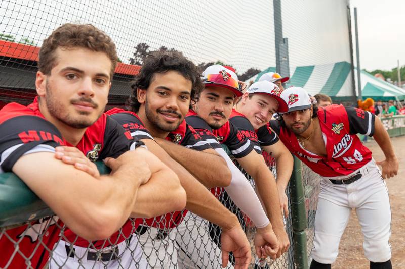 Muckdogs players pose in dugout. Photo by Steve Ognibene