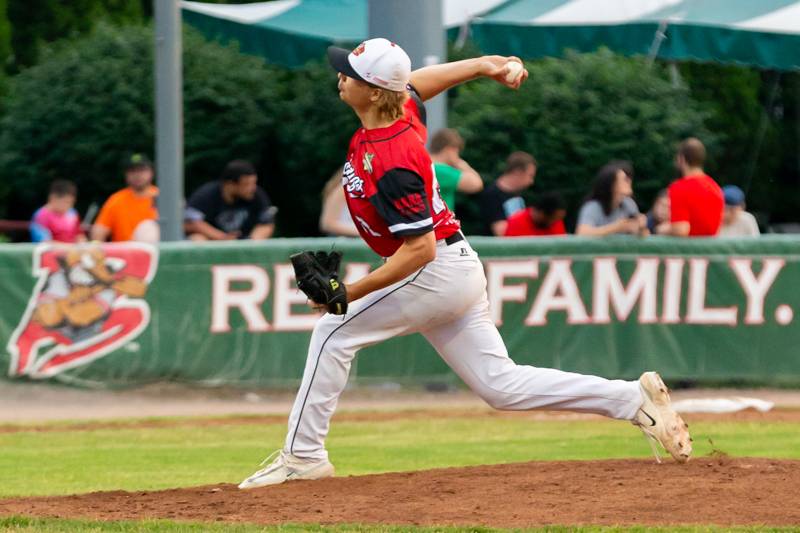 Muckdogs pitcher