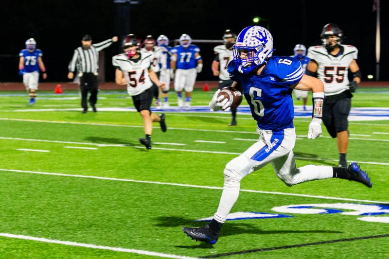 Batavia Senior Cole Grazioplene on his way to endzone in opening quarter.  Photo by Steve Ognibene