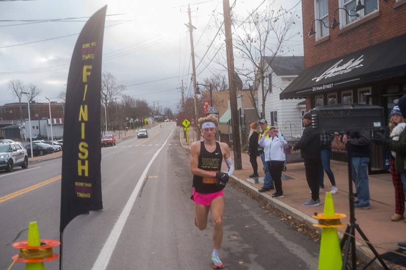 logan clark winning caryville inn turkey trot 2023