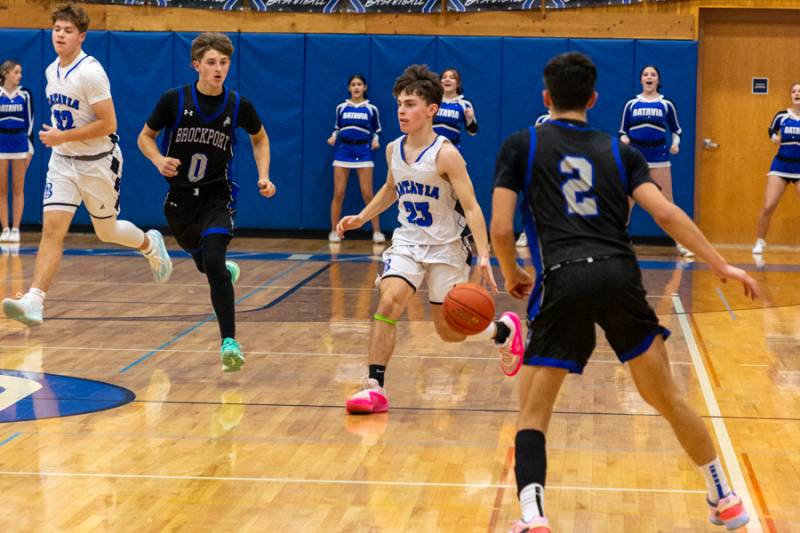 Brady Mazur sets up the offense.  Photo by Steve Ognibene