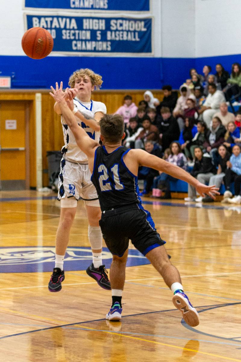 Joey Marranco passes to the Batavia offense.  Photo by Steve Ognibene