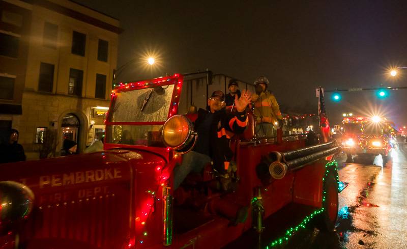 downtown batavia christmas parade 2023