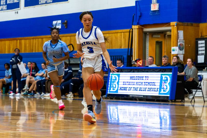 Karizma Wescott driving to the hoop. Photo by Steve Ognibene