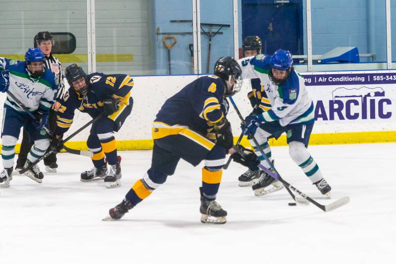 Sam Pies scored off the faceoff early in the third period to give the United a 3-1 lead. Photo by Steve Ognibene
