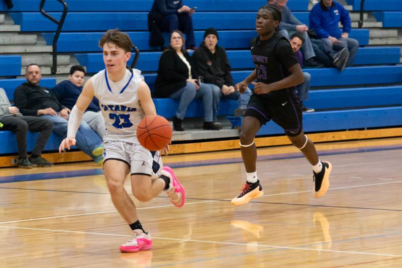 Brady Mazur setting up the offense.  Photo by Steve Ognibene