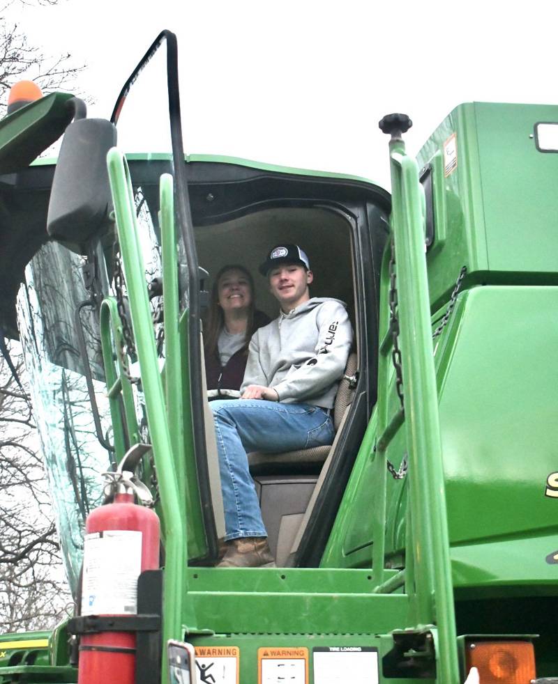 drive tractorto school day elba