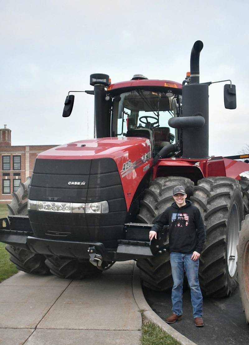 drive tractorto school day elba