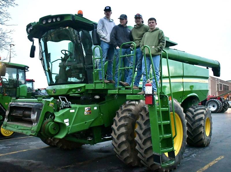 drive tractorto school day elba