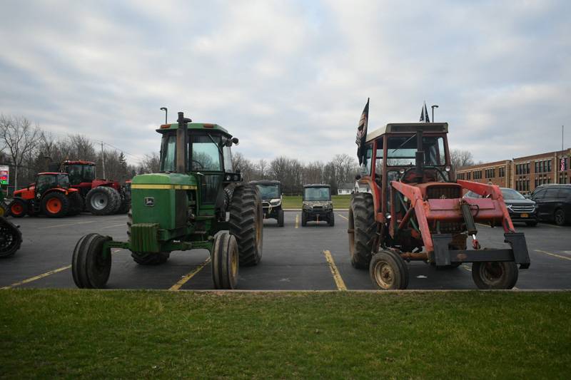 drive tractorto school day elba