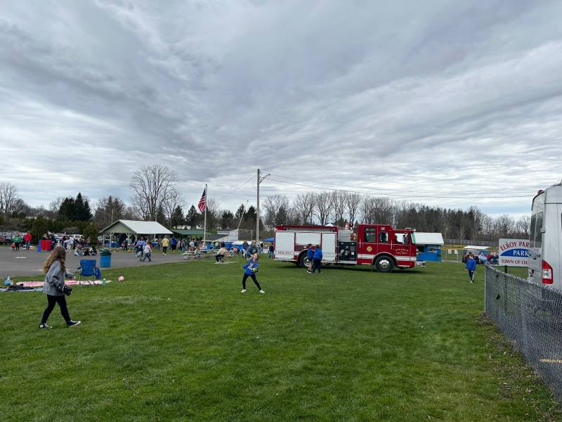 crowd at Oakfield eclipse