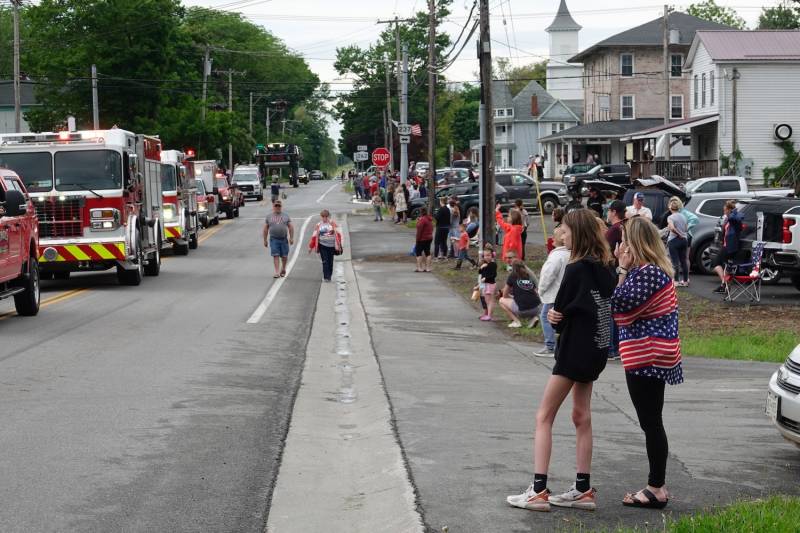 view-of-crowd-at-intersection-of-rt-262-and-rt-237.JPG