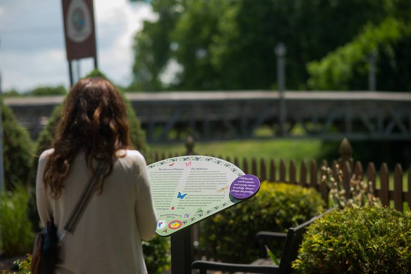peace-garden-interpretive-signs-dedication