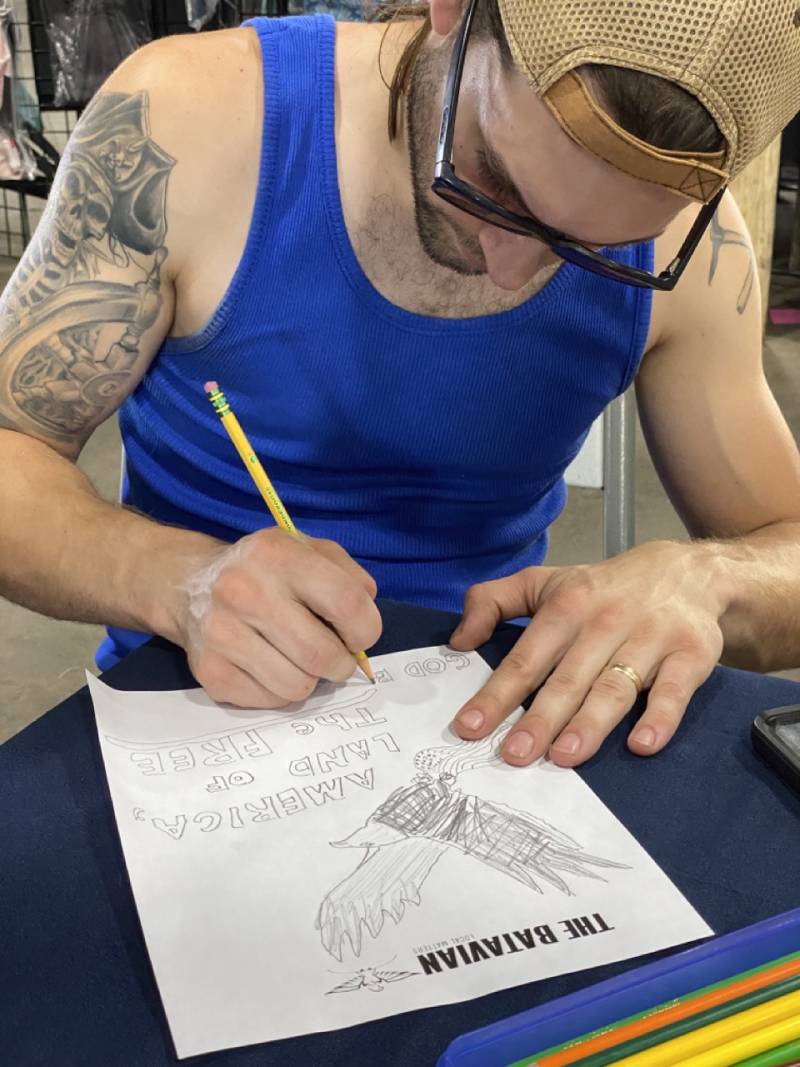 Dan Follett drawing at the fair