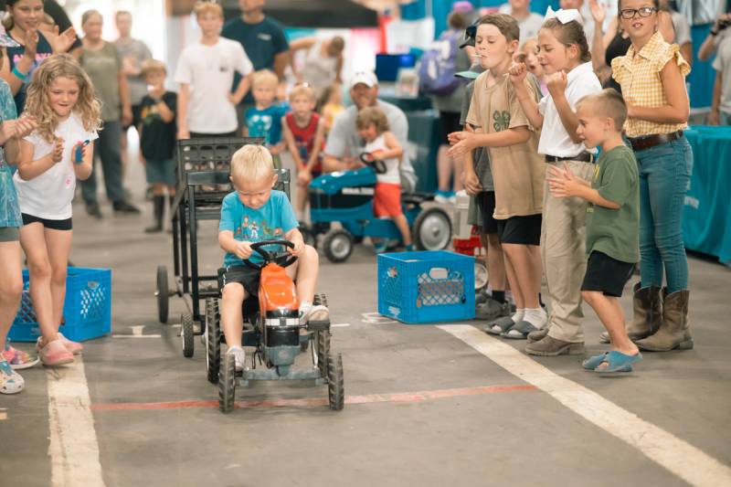 small-fry-tractor-pull-fair