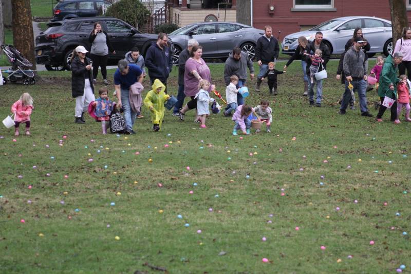 Kiwanis easter egg hunt 2025