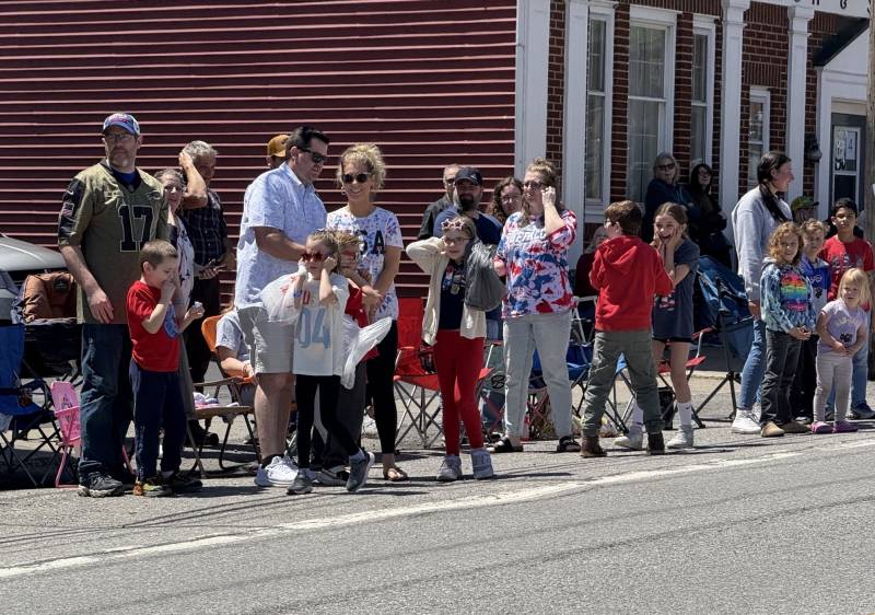 corfu-parade-crowd.jpg