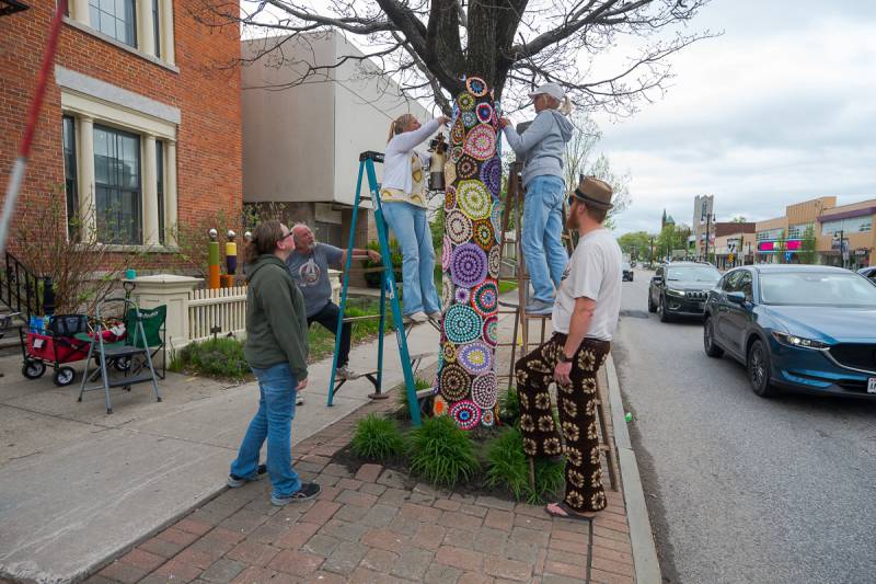 crochet go art tree