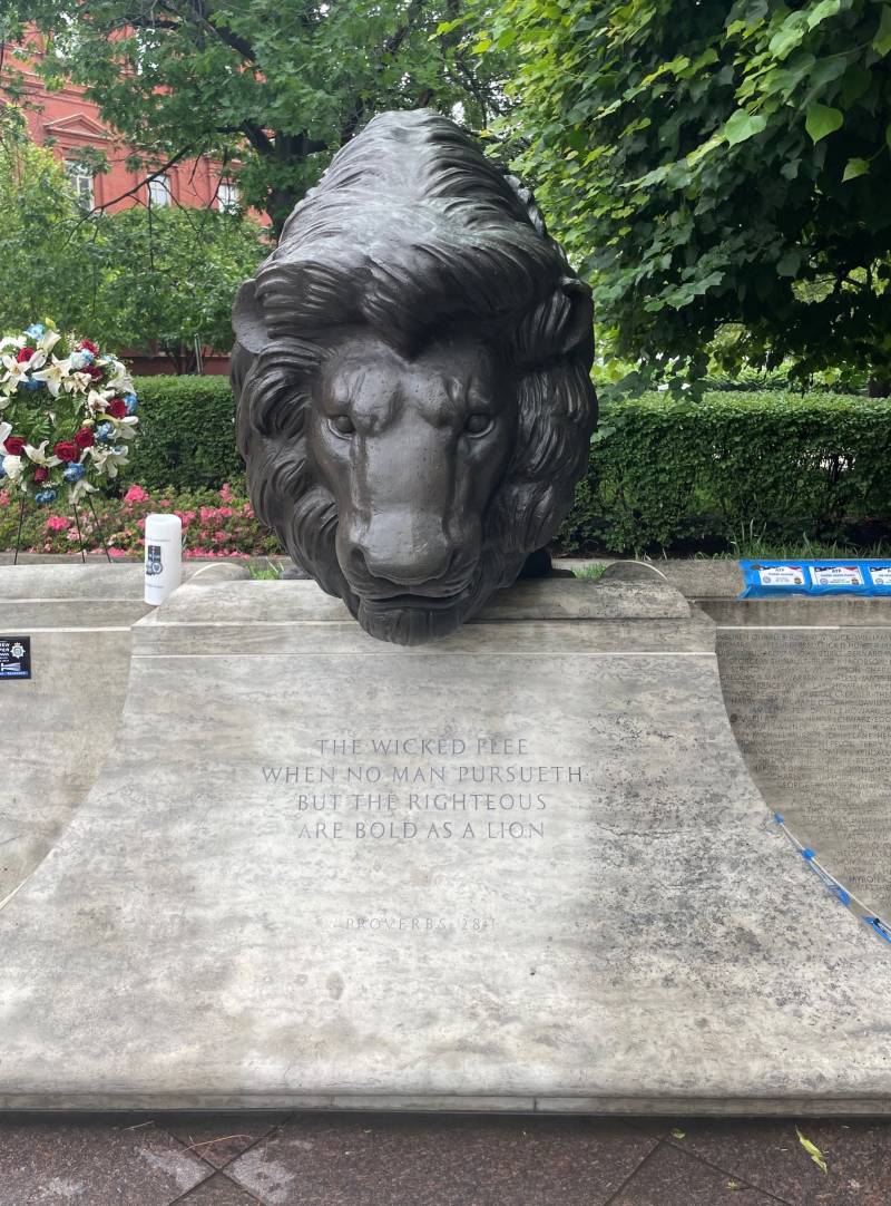 national-law-enforcement-officers-memorial-lion.jpg