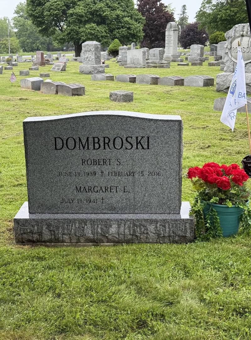 robert-dombroski-grave.jpg