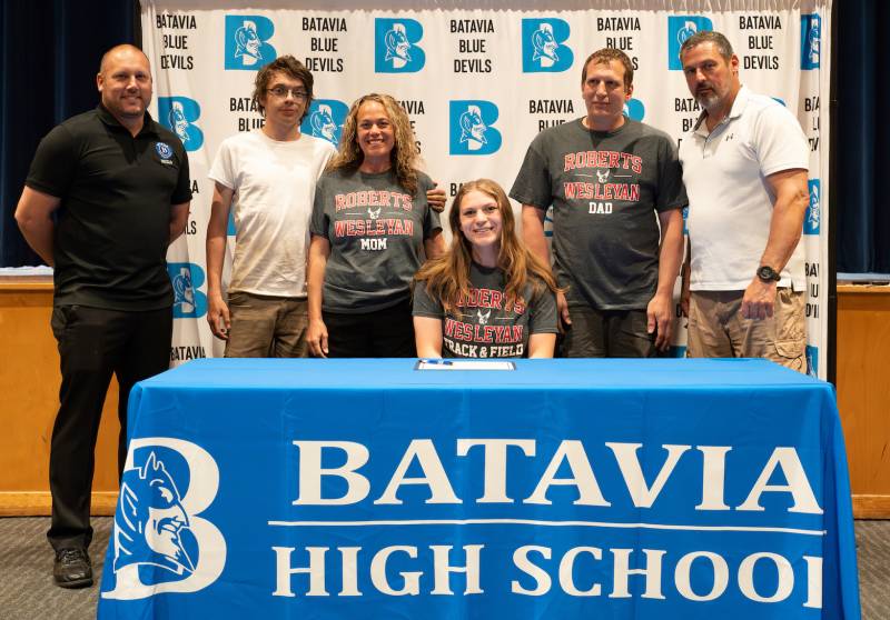 6.3.25-bhs-athletic-awards_ava-wierda_signing.jpg