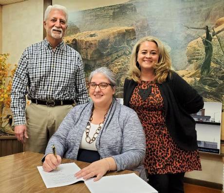 vlp_lease_signing_1.jpg
