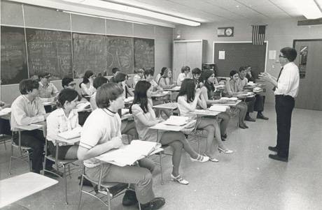 students_at_pembroke_high_in_the_70s_1.jpg