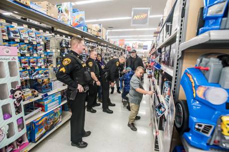 shopwithcop2018-7.jpg