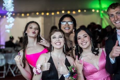 bhsseniorprom2022-7.jpg