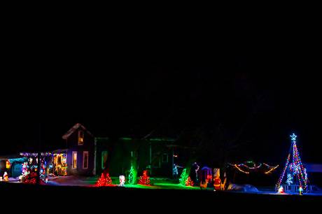 dec202022christmaslights-2.jpg